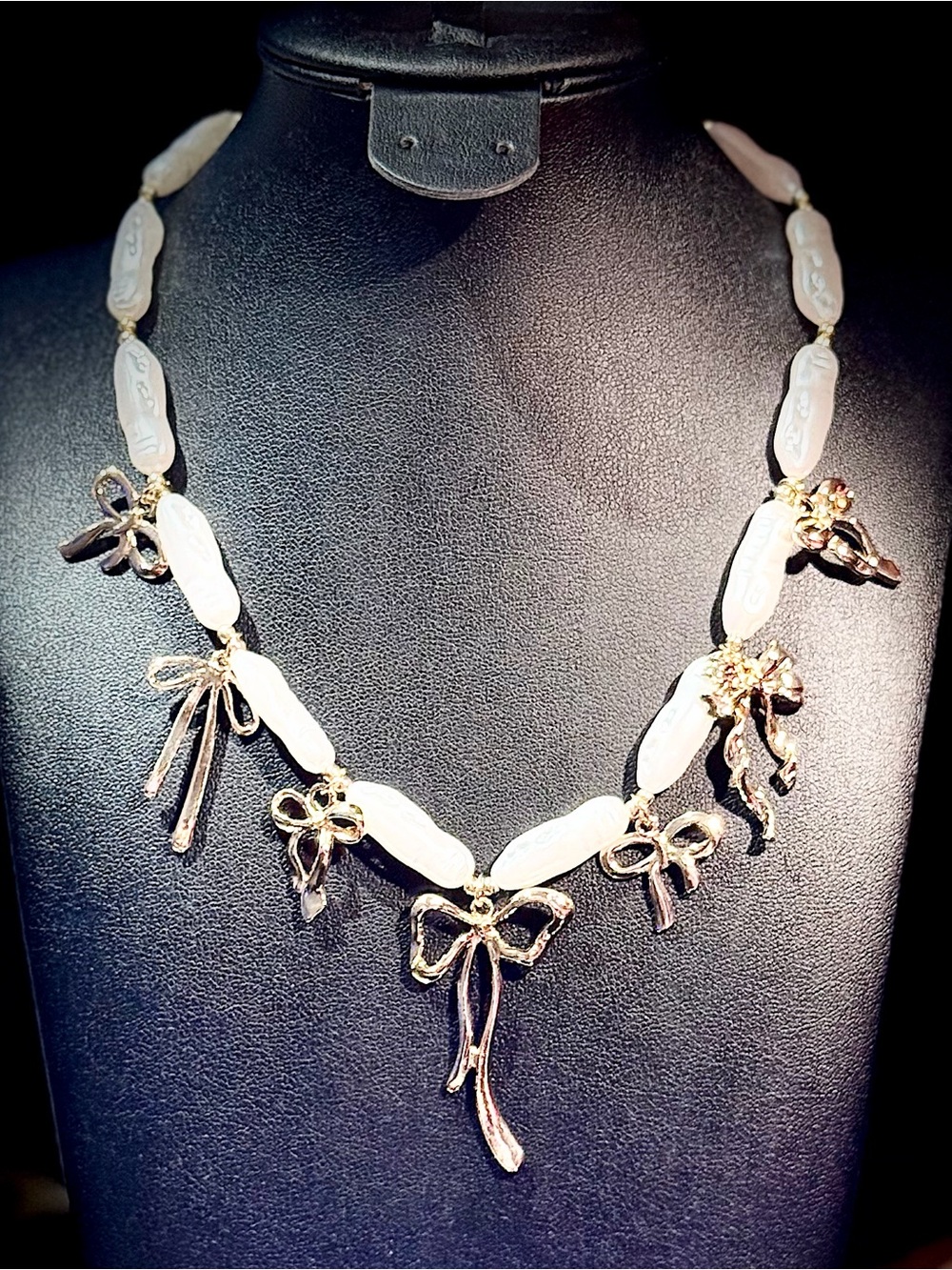 Elegant White Pearl-Link Bow Pendant Necklace